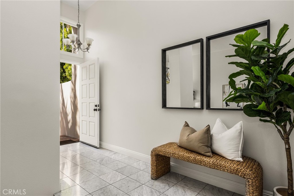 19275 Meadowood Circle