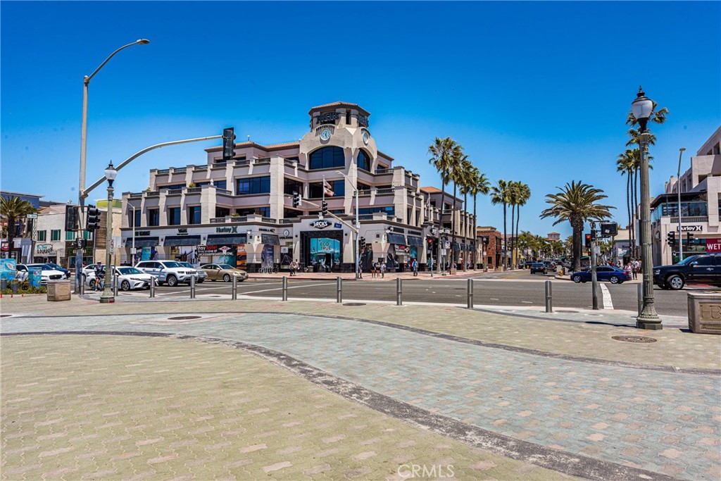 19275 Meadowood Circle