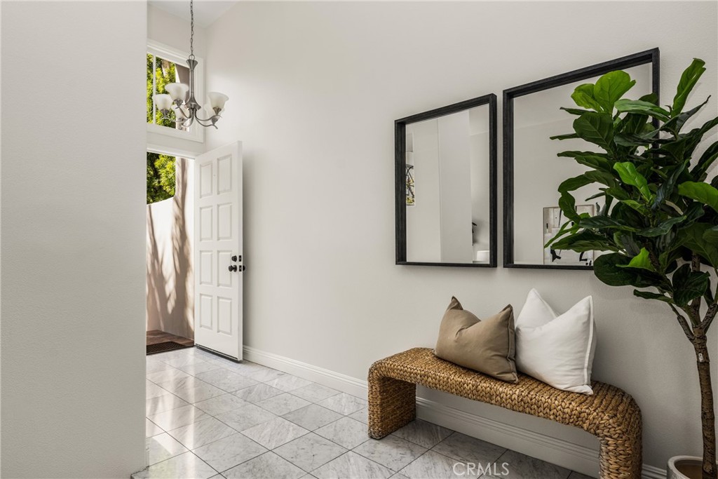 19275 Meadowood Circle