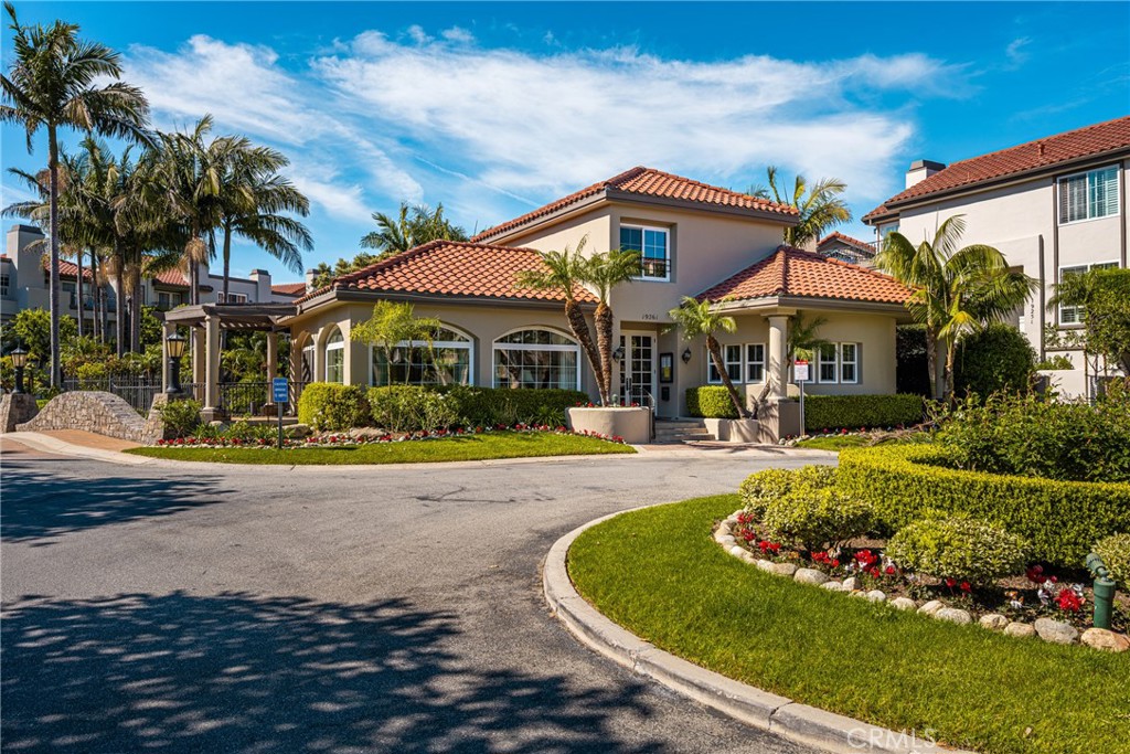 19275 Meadowood Circle