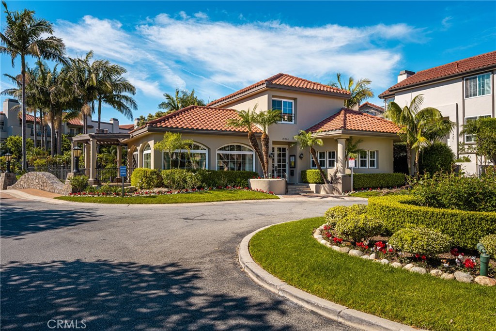 19275 Meadowood Circle