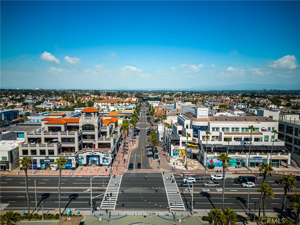 19275 Meadowood Circle