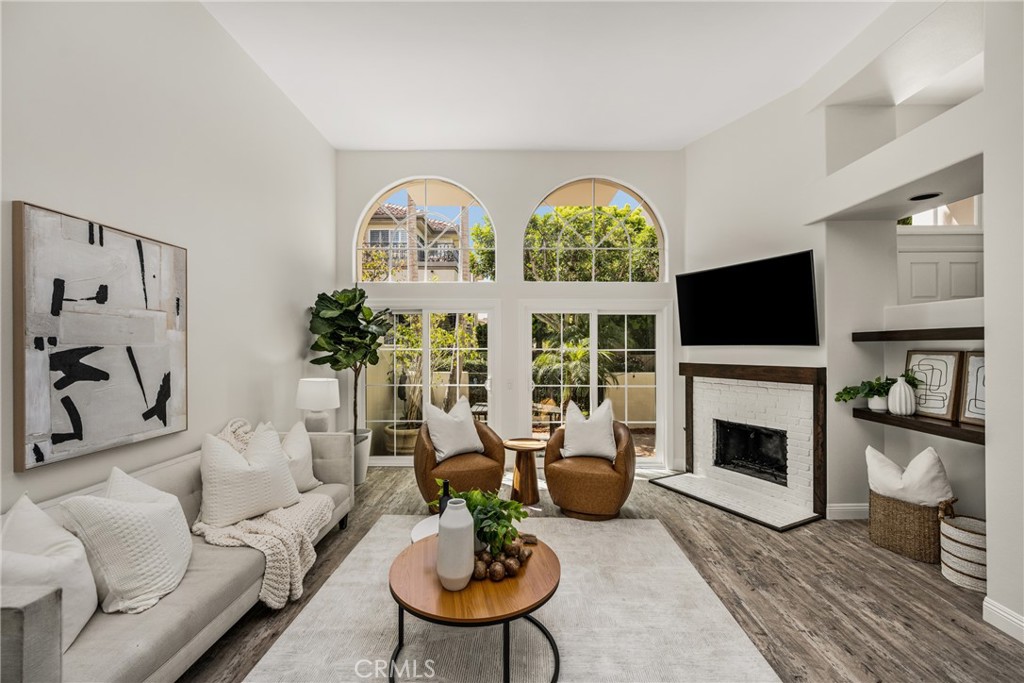 19275 Meadowood Circle