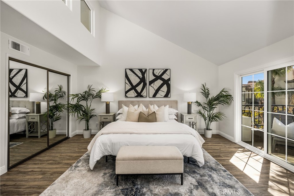 19275 Meadowood Circle