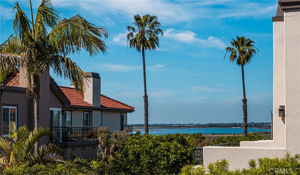 19275 Meadowood Circle