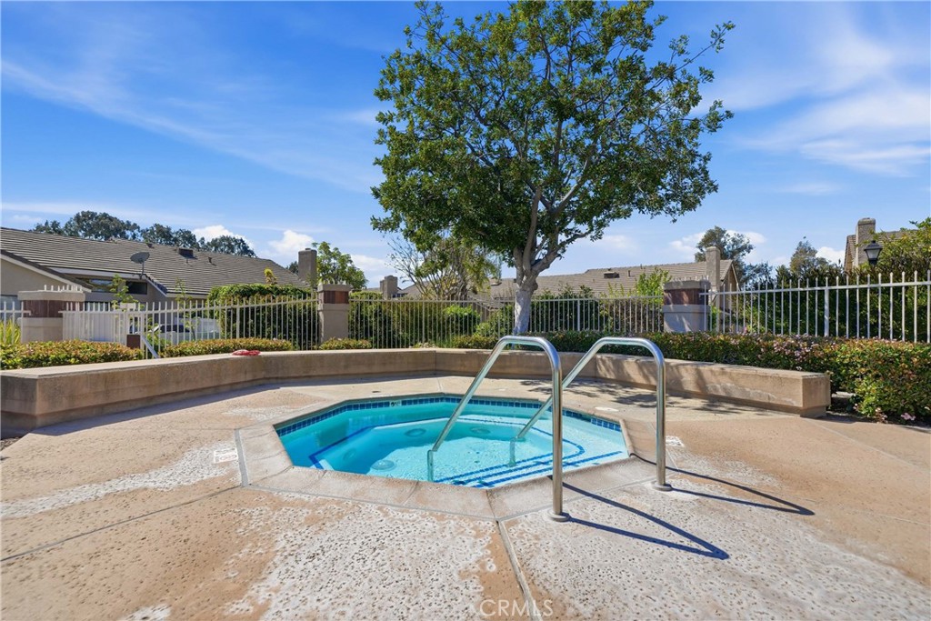 5380 Via De La Zorra