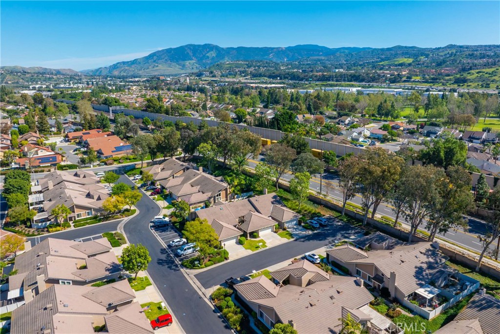 5380 Via De La Zorra