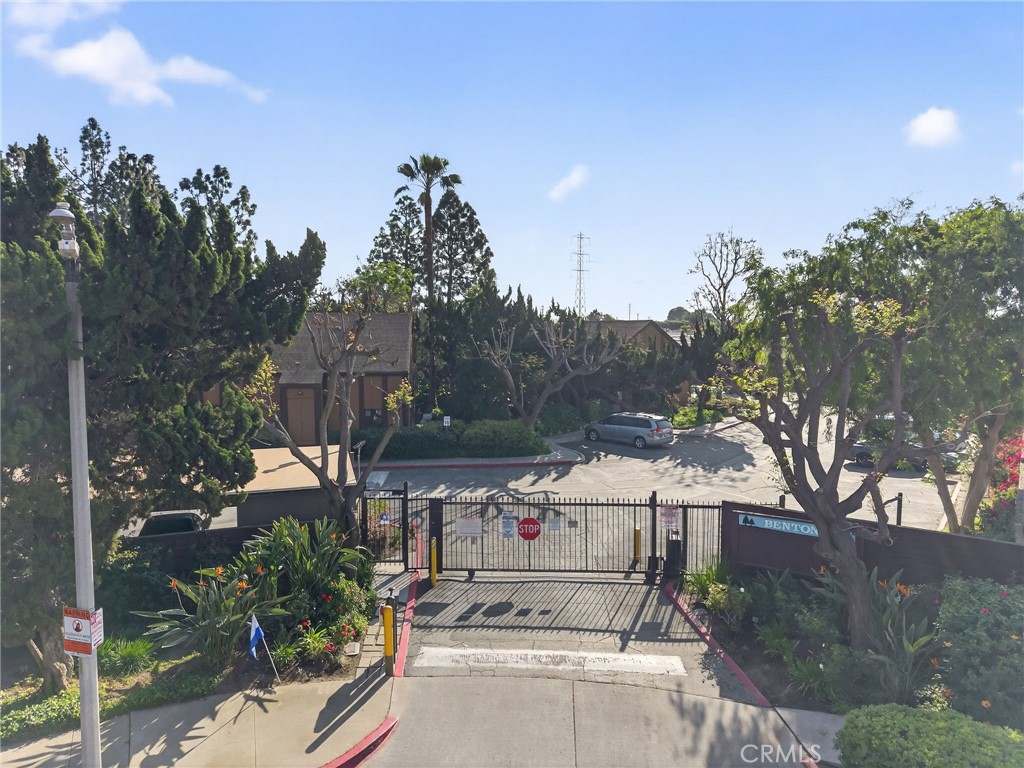 14004 Edgewater Drive