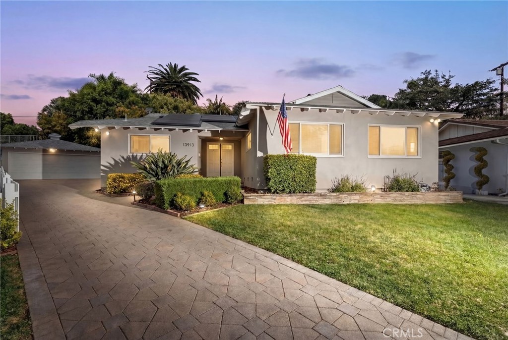 13913 Sunset Dr