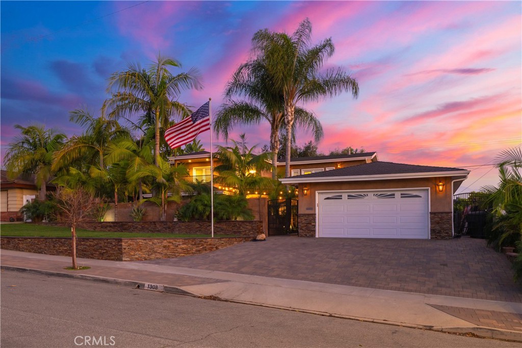 1308 Las Lomas Drive