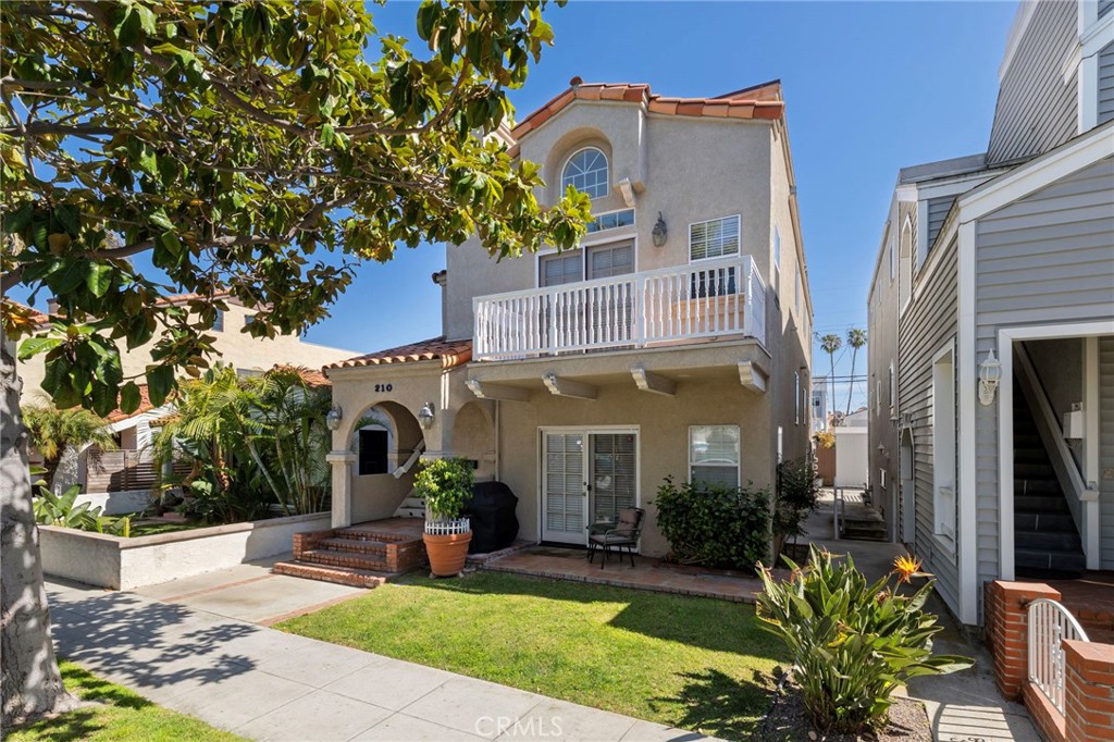 210 Glendora Avenue