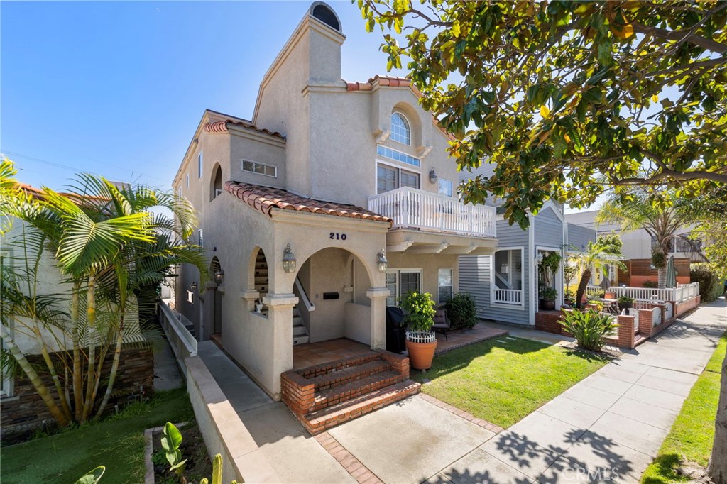 210 Glendora Avenue