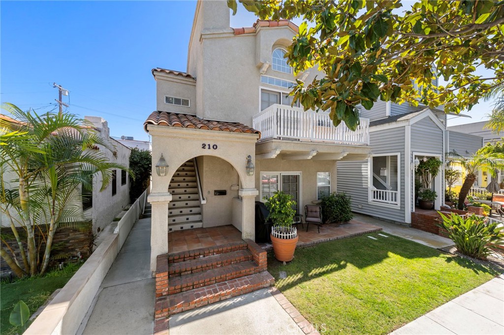 210 Glendora Avenue