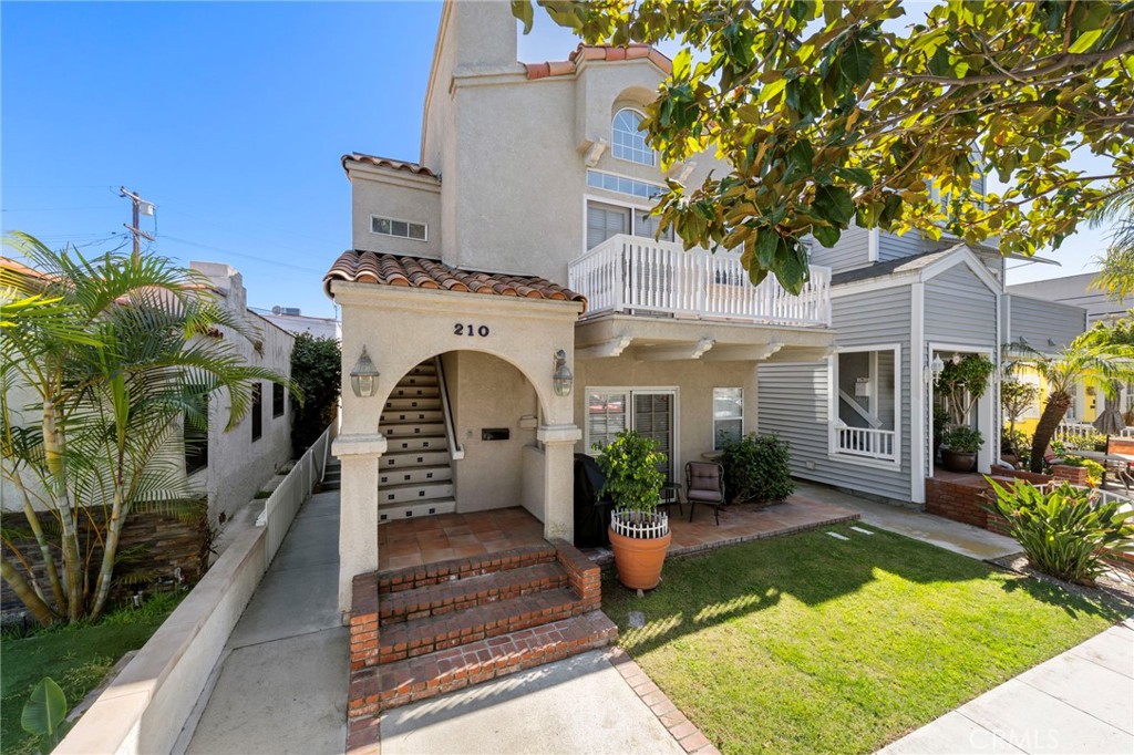 210 Glendora Avenue