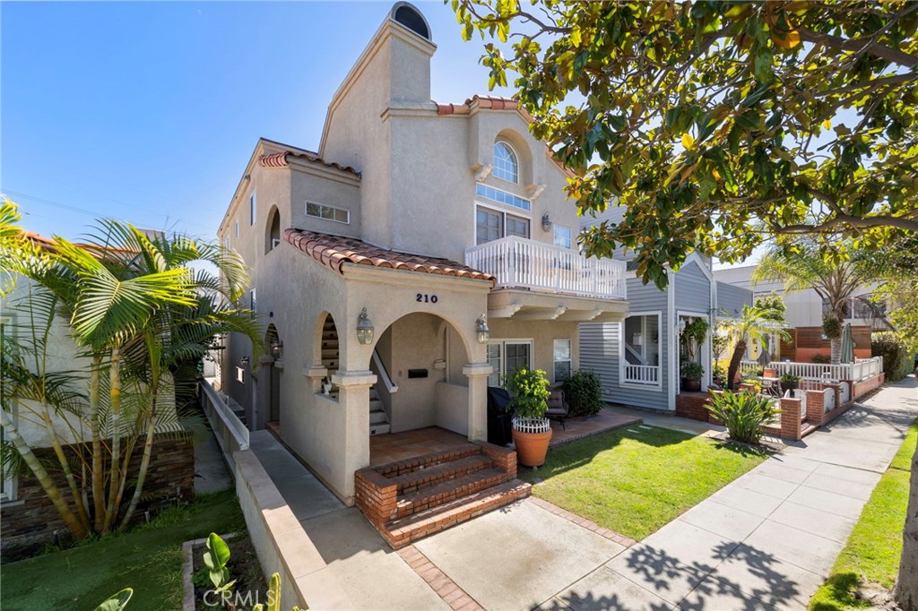 210 Glendora Avenue