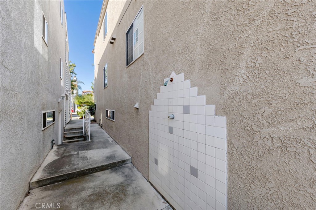 210 Glendora Avenue