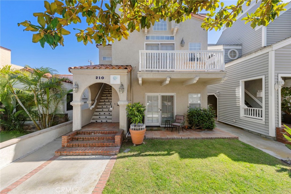 210 Glendora Avenue