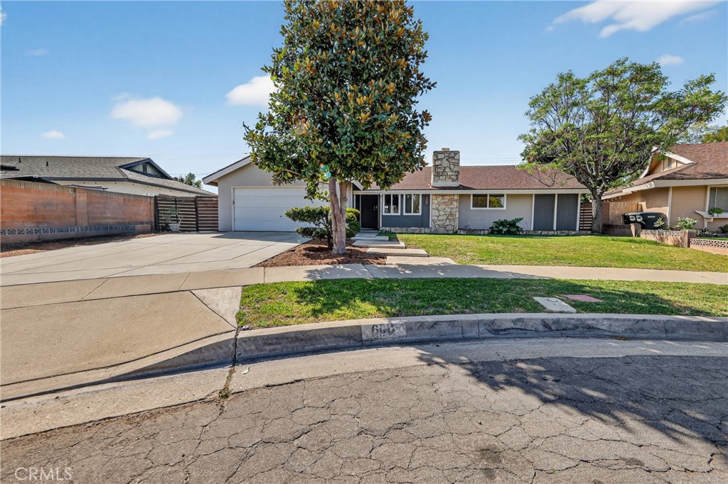 608 W Brentwood