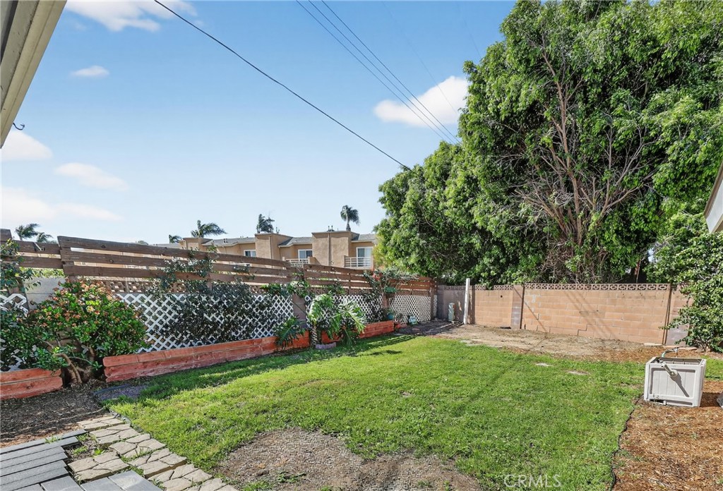 608 W Brentwood