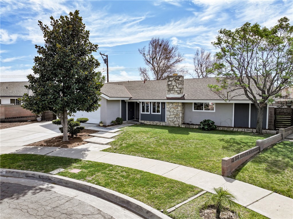 608 W Brentwood