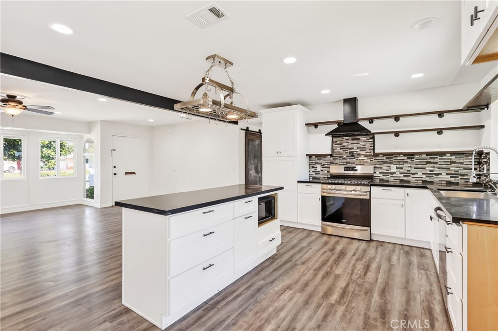 608 W Brentwood