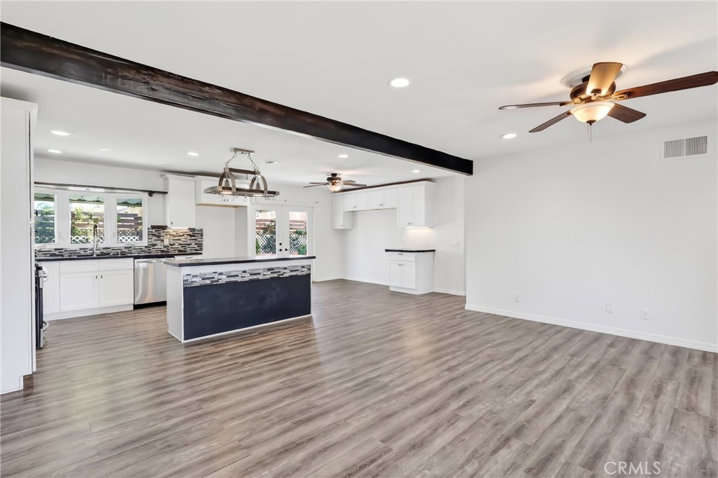 608 W Brentwood
