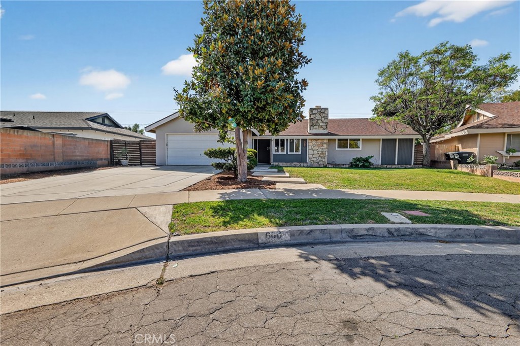 608 W Brentwood