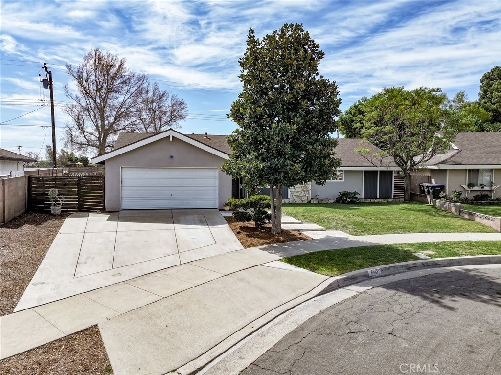 608 W Brentwood