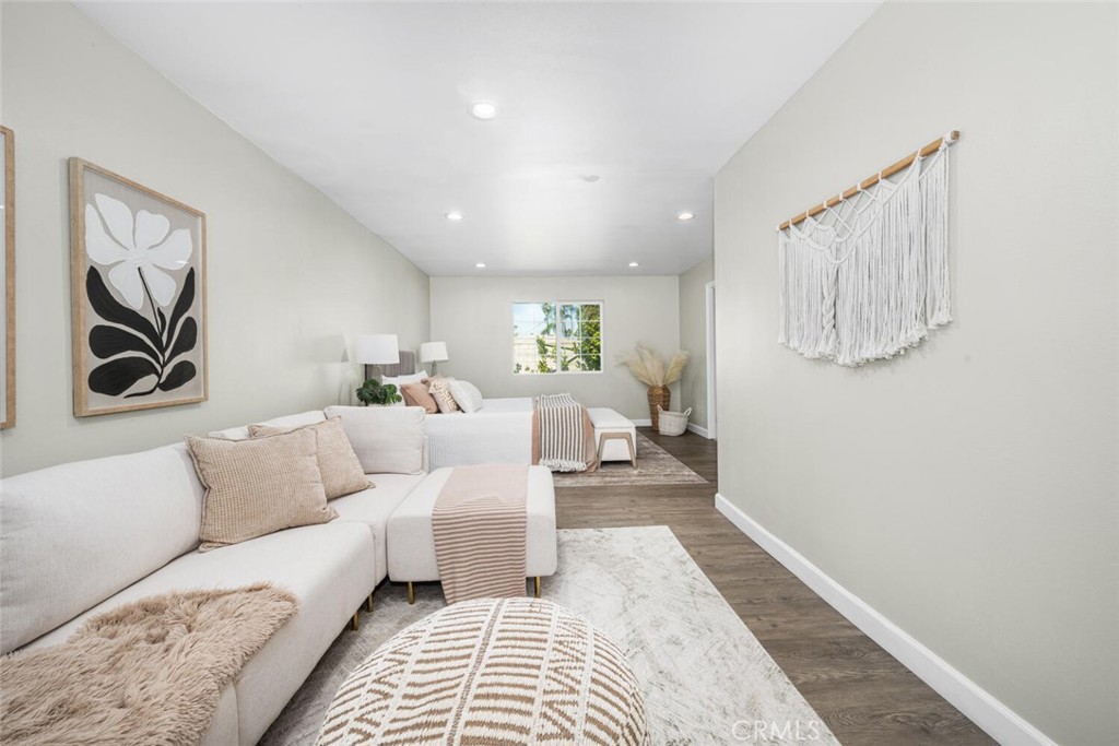 223 West Simmons Avenue