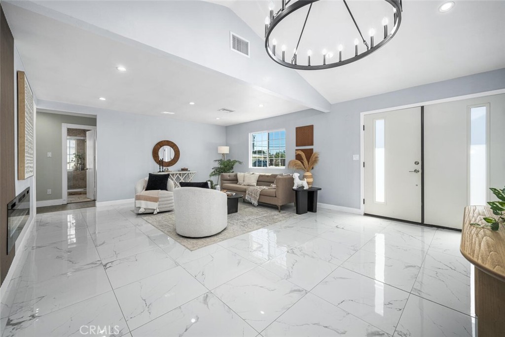 223 West Simmons Avenue