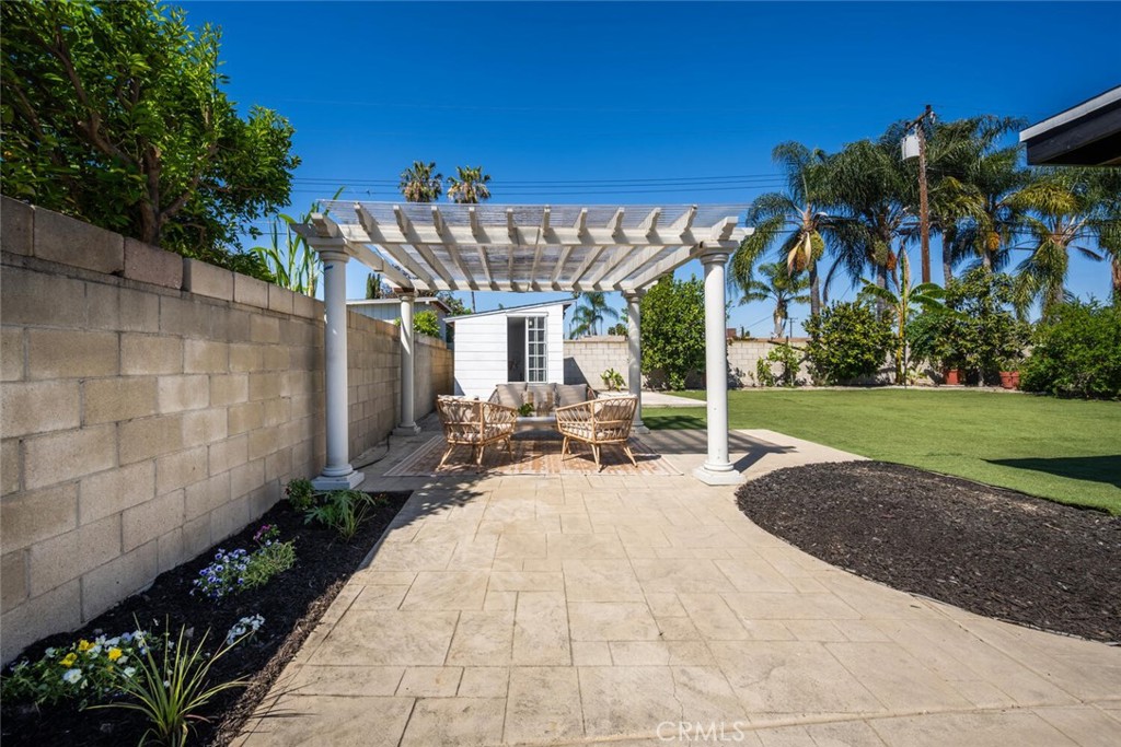 223 West Simmons Avenue