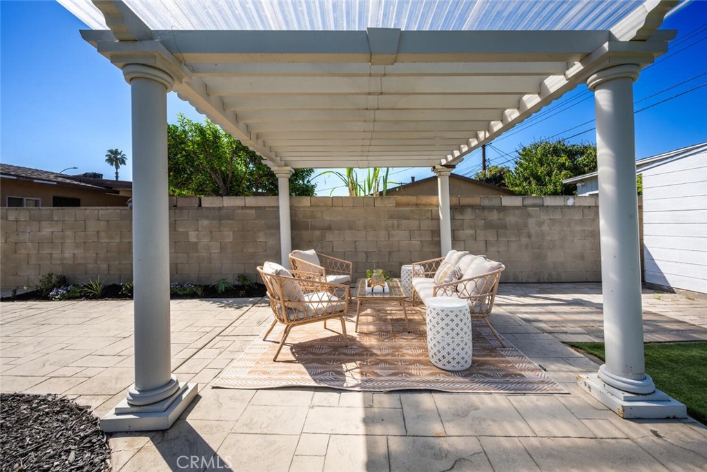 223 West Simmons Avenue