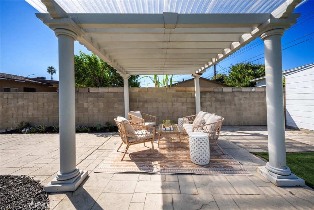 223 West Simmons Avenue