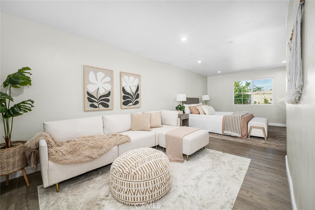 223 West Simmons Avenue