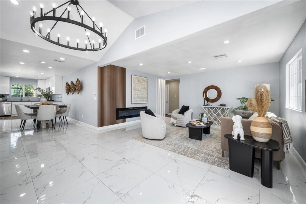 223 West Simmons Avenue