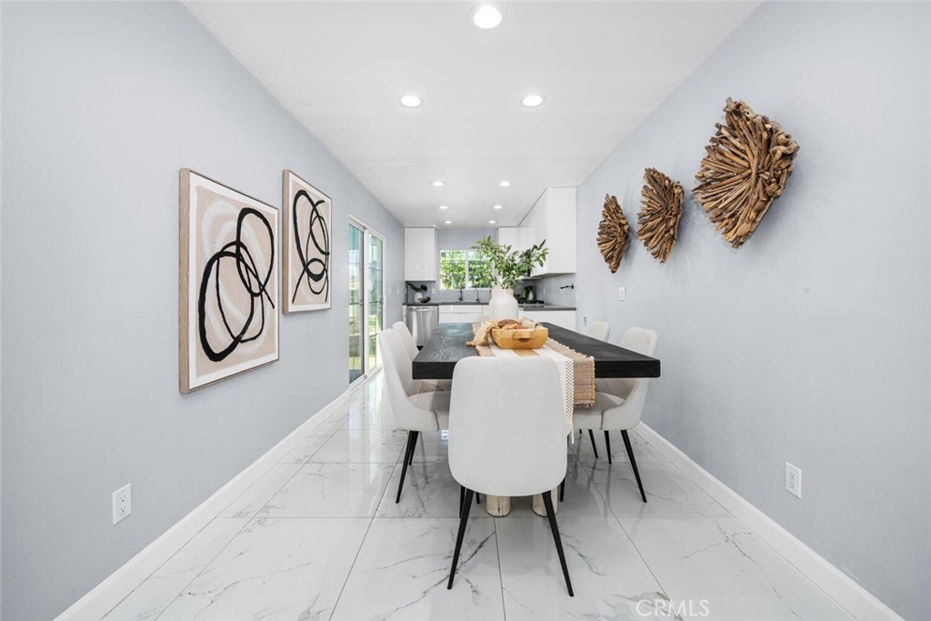 223 West Simmons Avenue