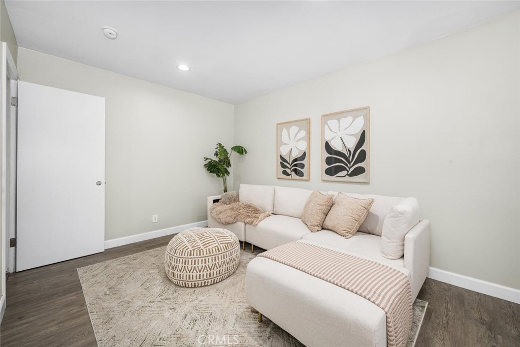 223 West Simmons Avenue