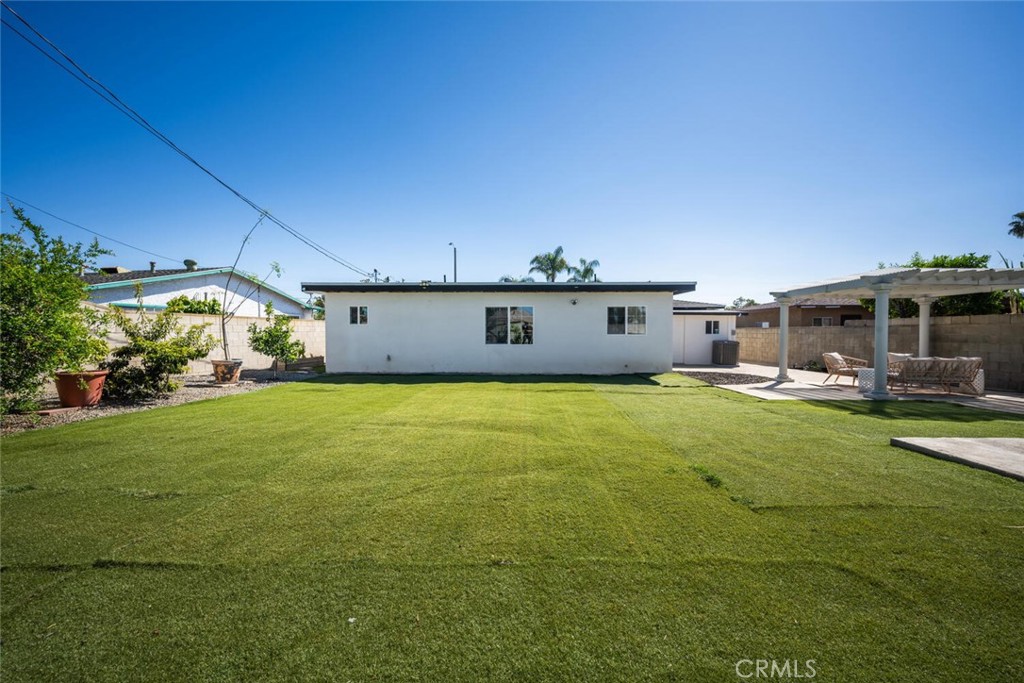 223 West Simmons Avenue