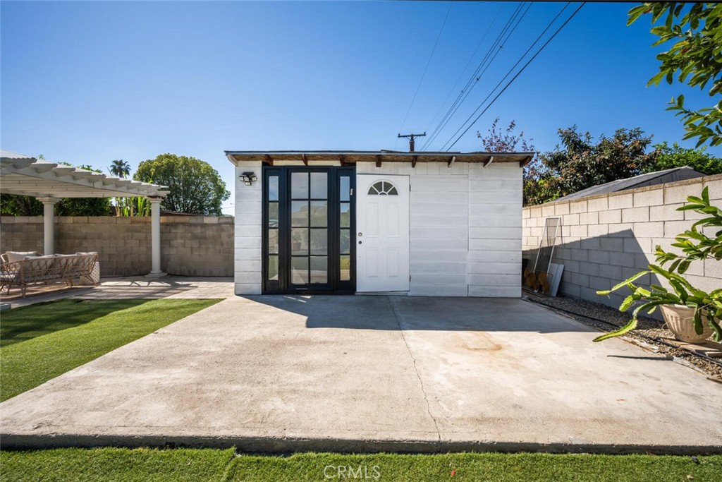 223 West Simmons Avenue