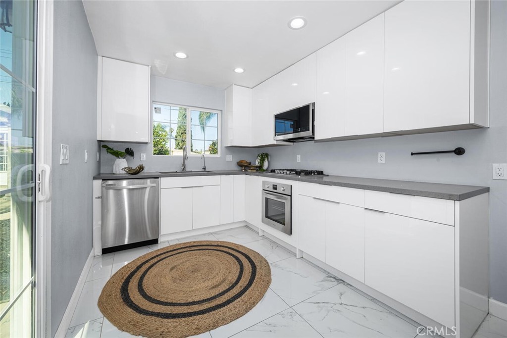 223 West Simmons Avenue