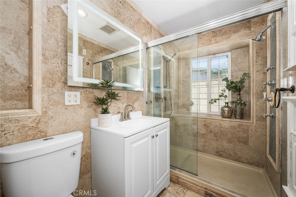 223 West Simmons Avenue