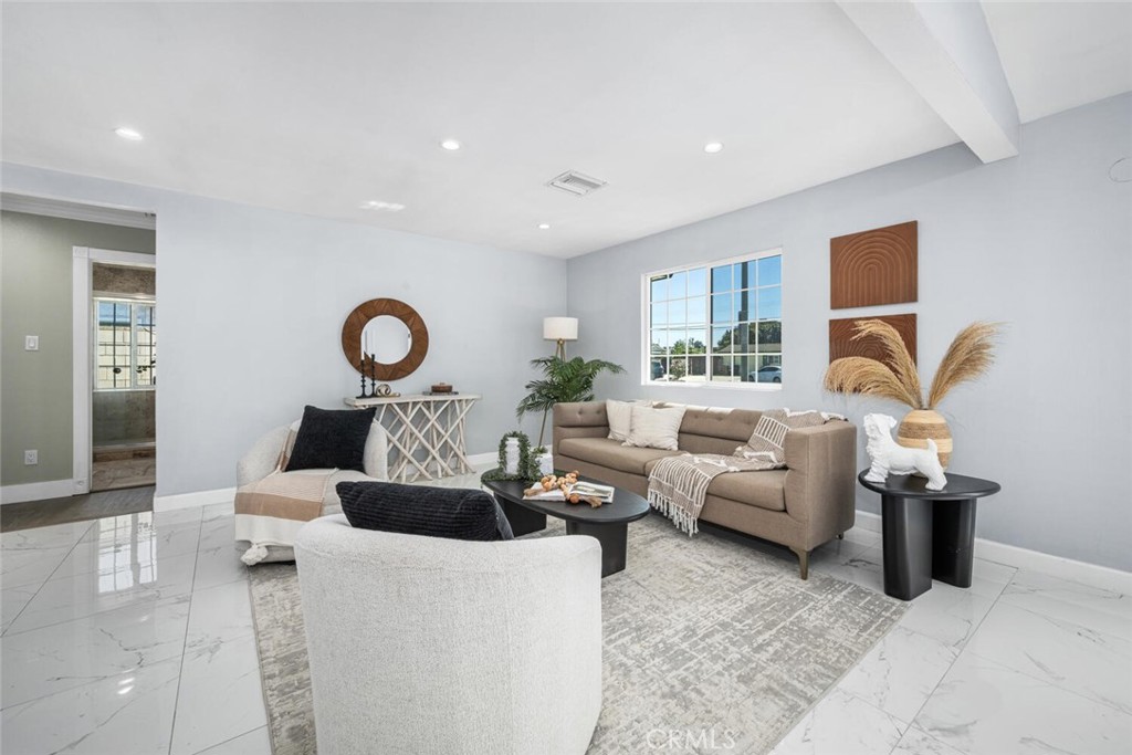 223 West Simmons Avenue