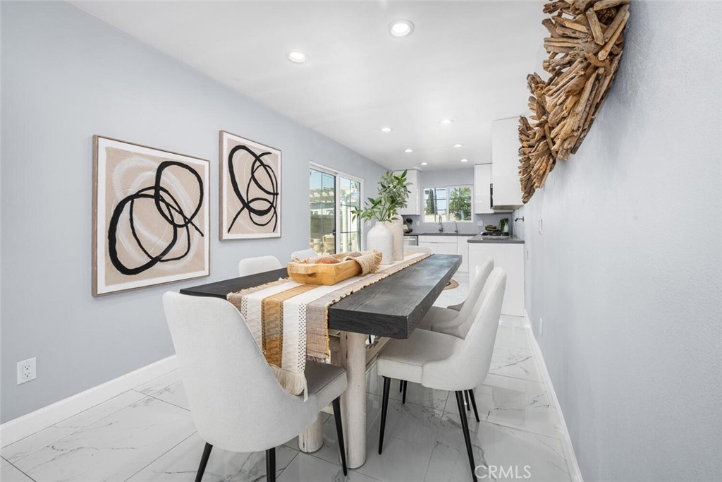 223 West Simmons Avenue