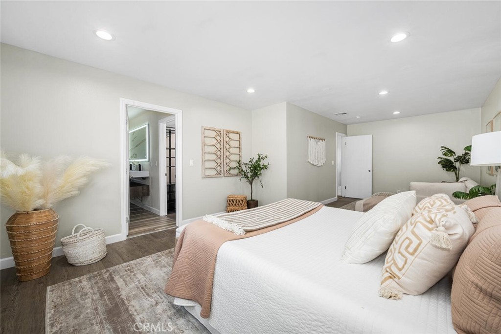 223 West Simmons Avenue