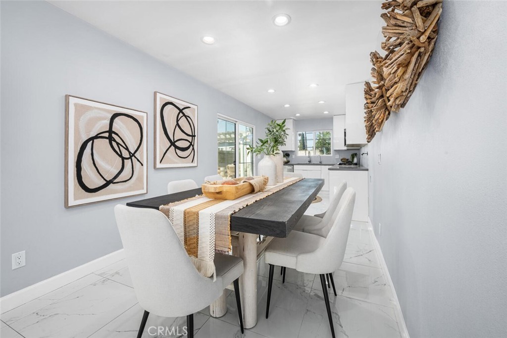 223 West Simmons Avenue