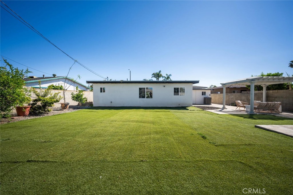 223 West Simmons Avenue