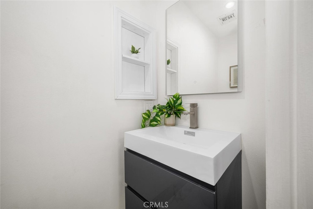 223 West Simmons Avenue