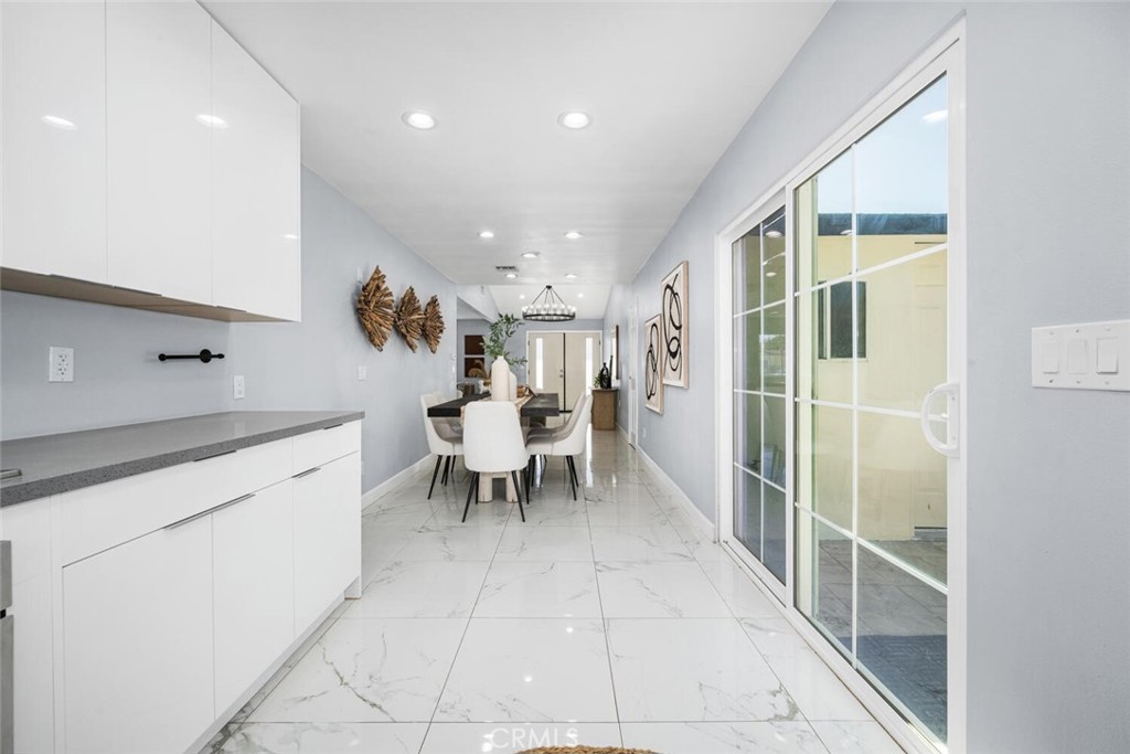 223 West Simmons Avenue