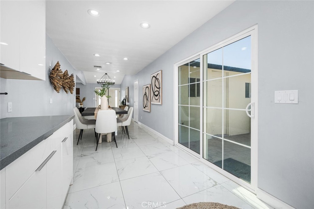 223 West Simmons Avenue