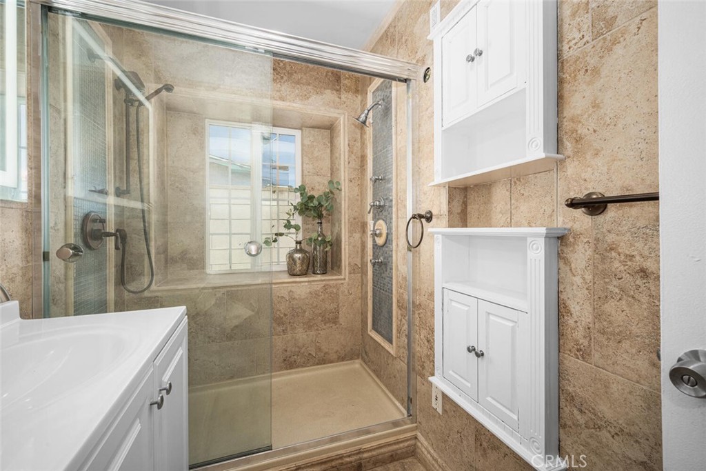 223 West Simmons Avenue